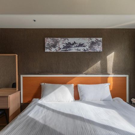 E Lim Hotel Чжунлі Екстер'єр фото