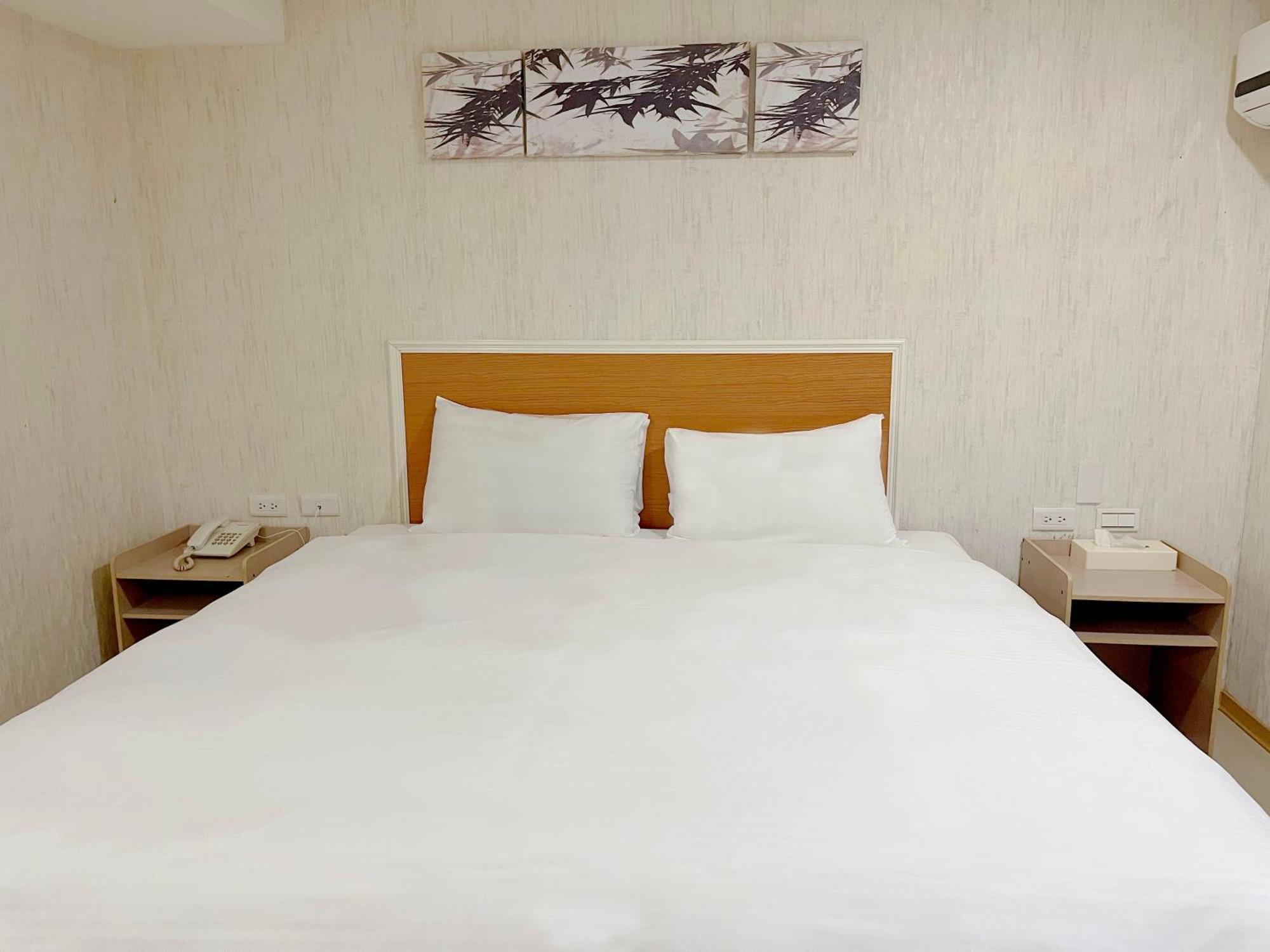 E Lim Hotel Чжунлі Номер фото