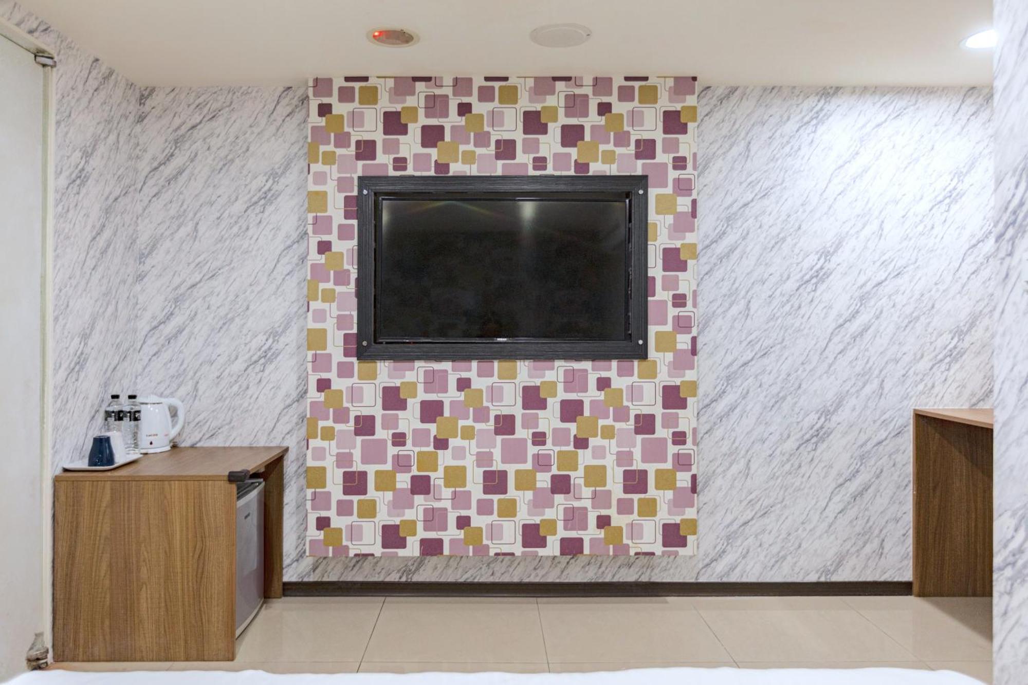 E Lim Hotel Чжунлі Номер фото