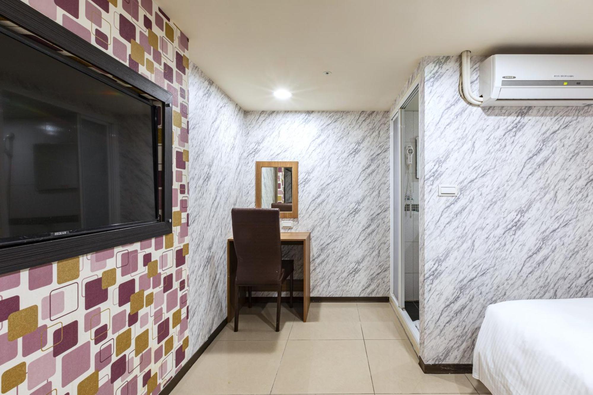 E Lim Hotel Чжунлі Номер фото