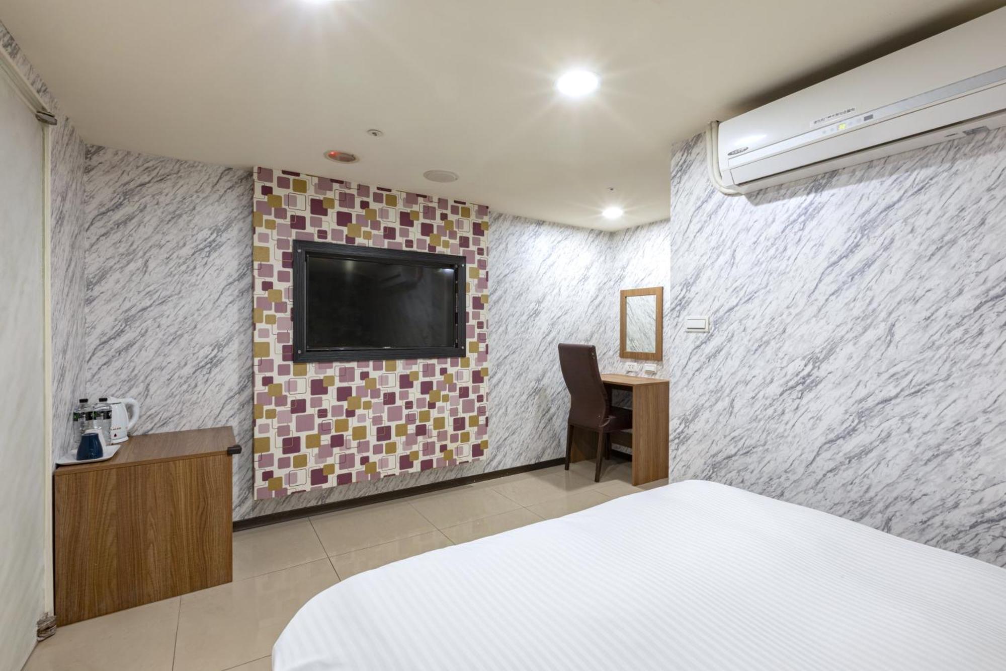 E Lim Hotel Чжунлі Номер фото
