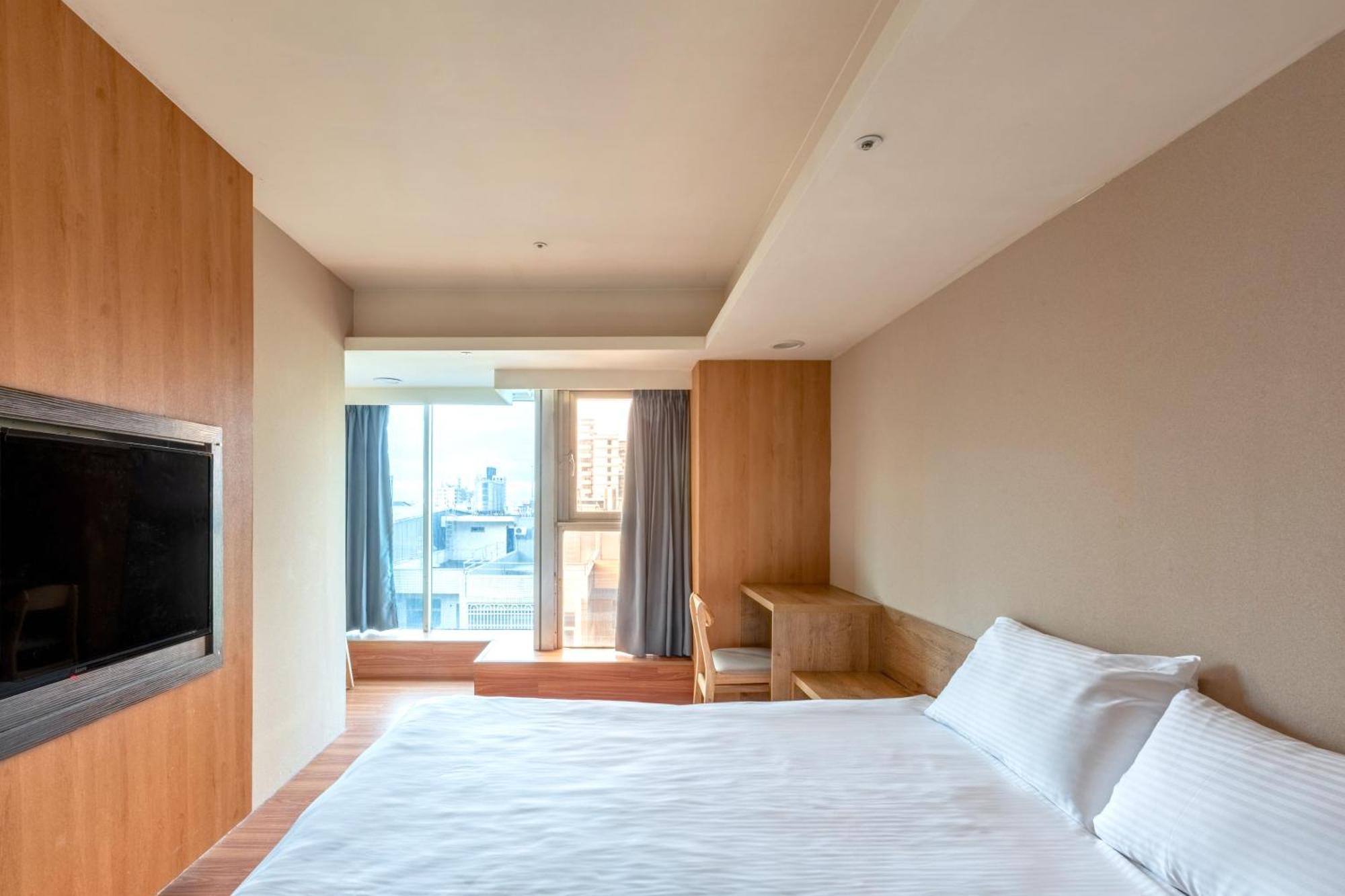 E Lim Hotel Чжунлі Екстер'єр фото