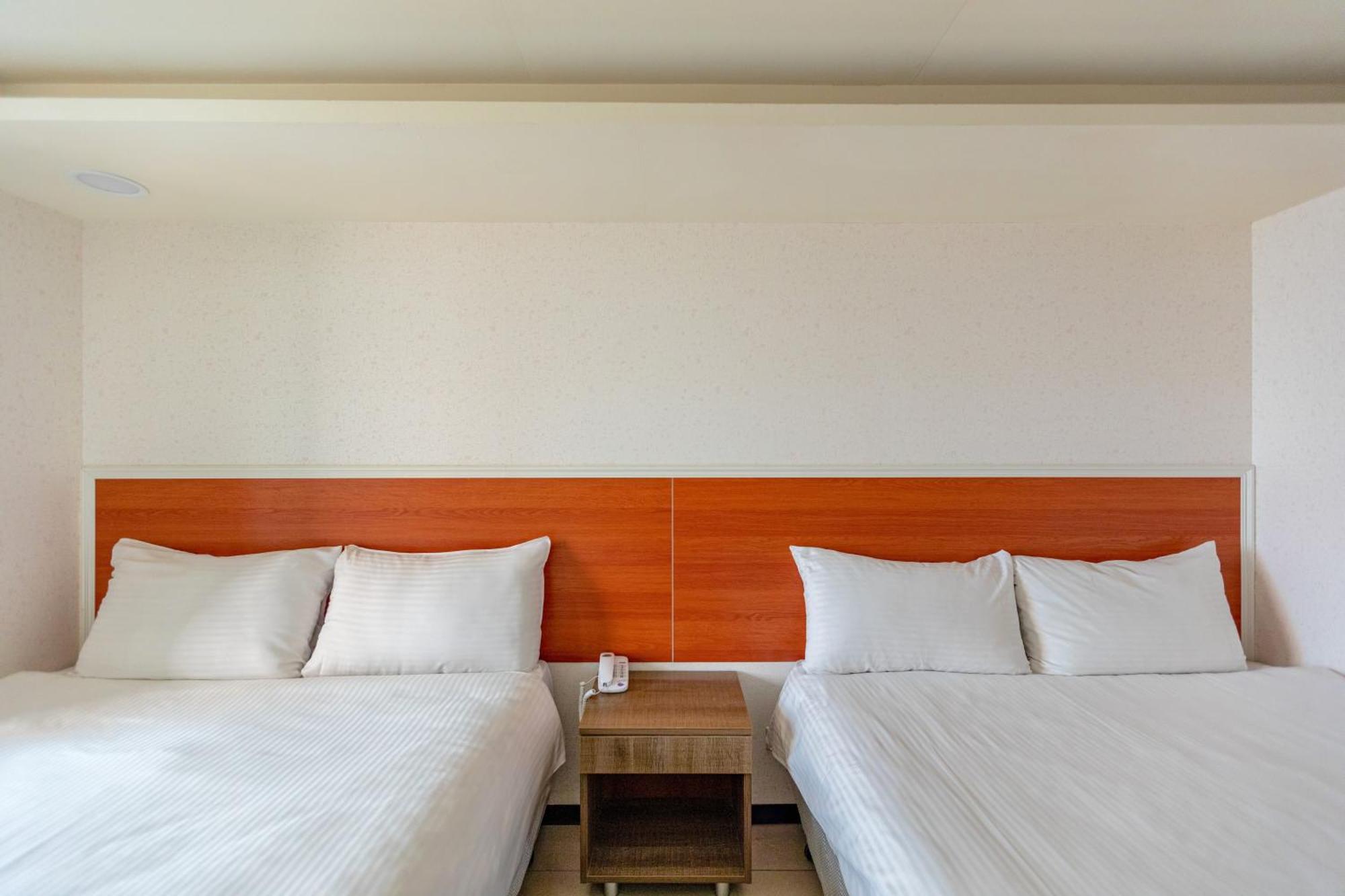 E Lim Hotel Чжунлі Екстер'єр фото