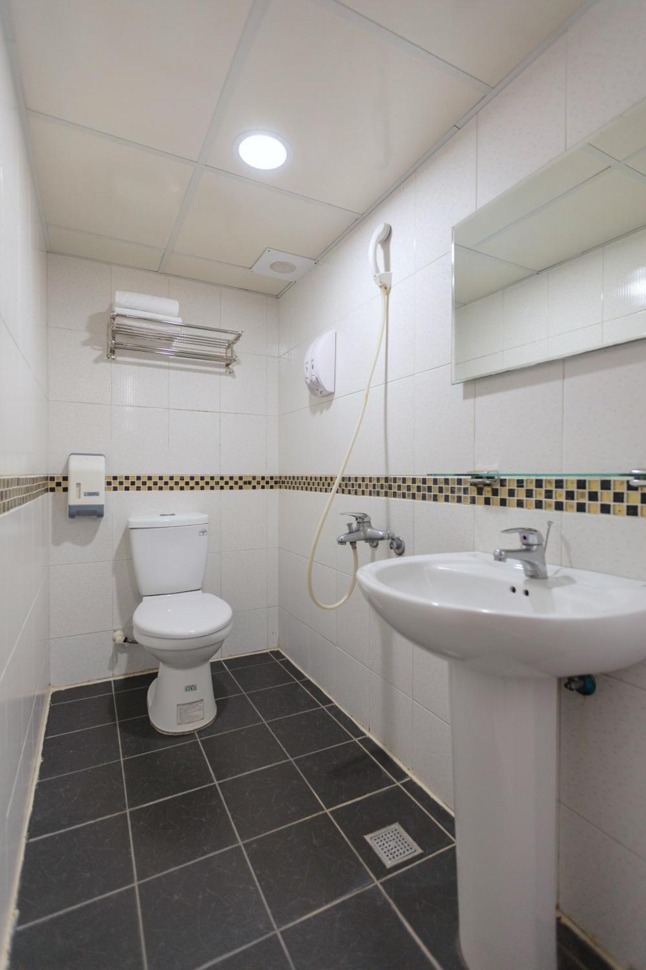E Lim Hotel Чжунлі Номер фото