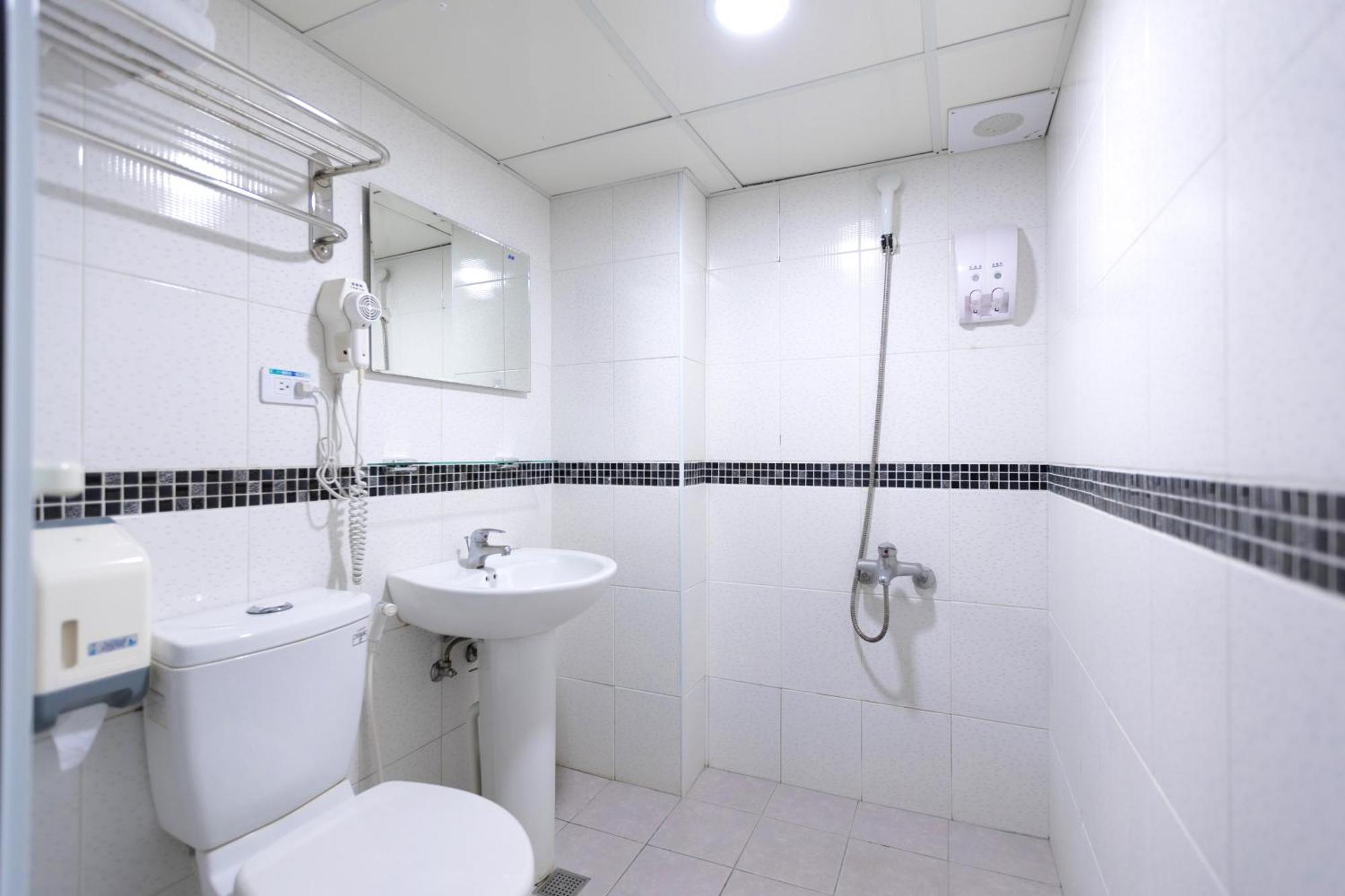 E Lim Hotel Чжунлі Номер фото