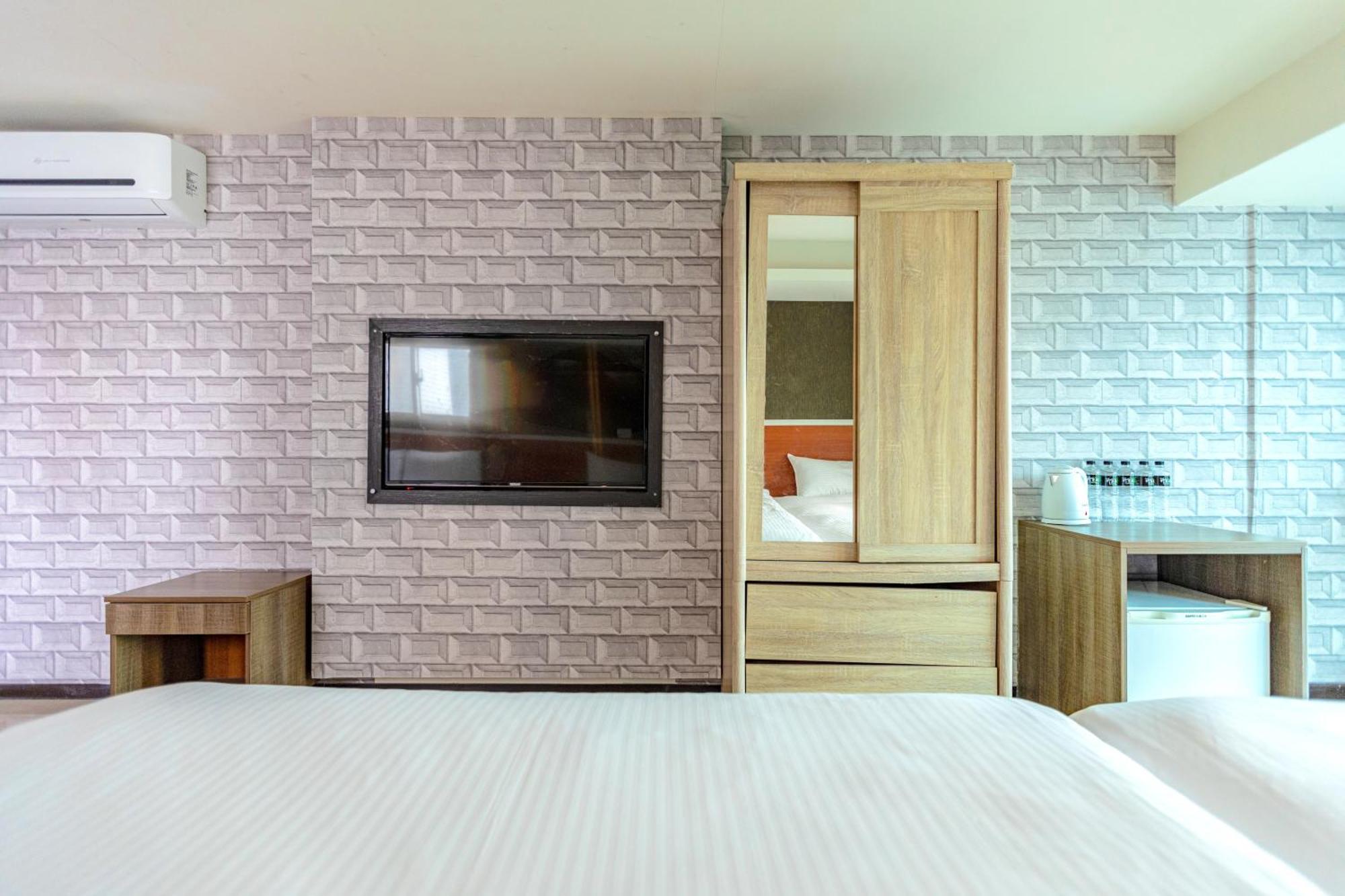 E Lim Hotel Чжунлі Номер фото