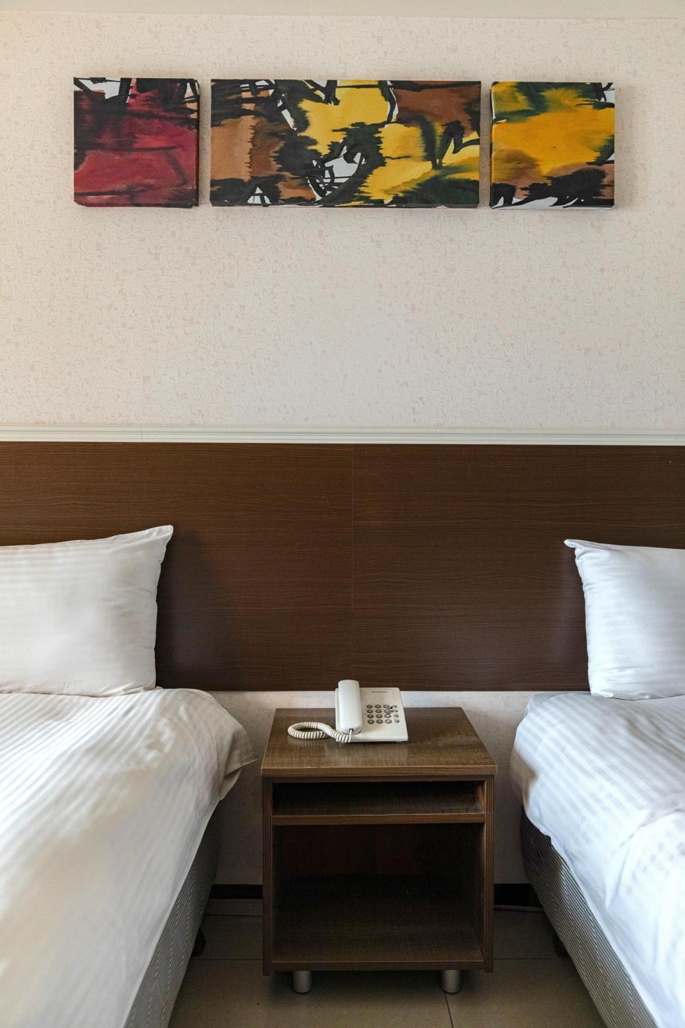 E Lim Hotel Чжунлі Екстер'єр фото