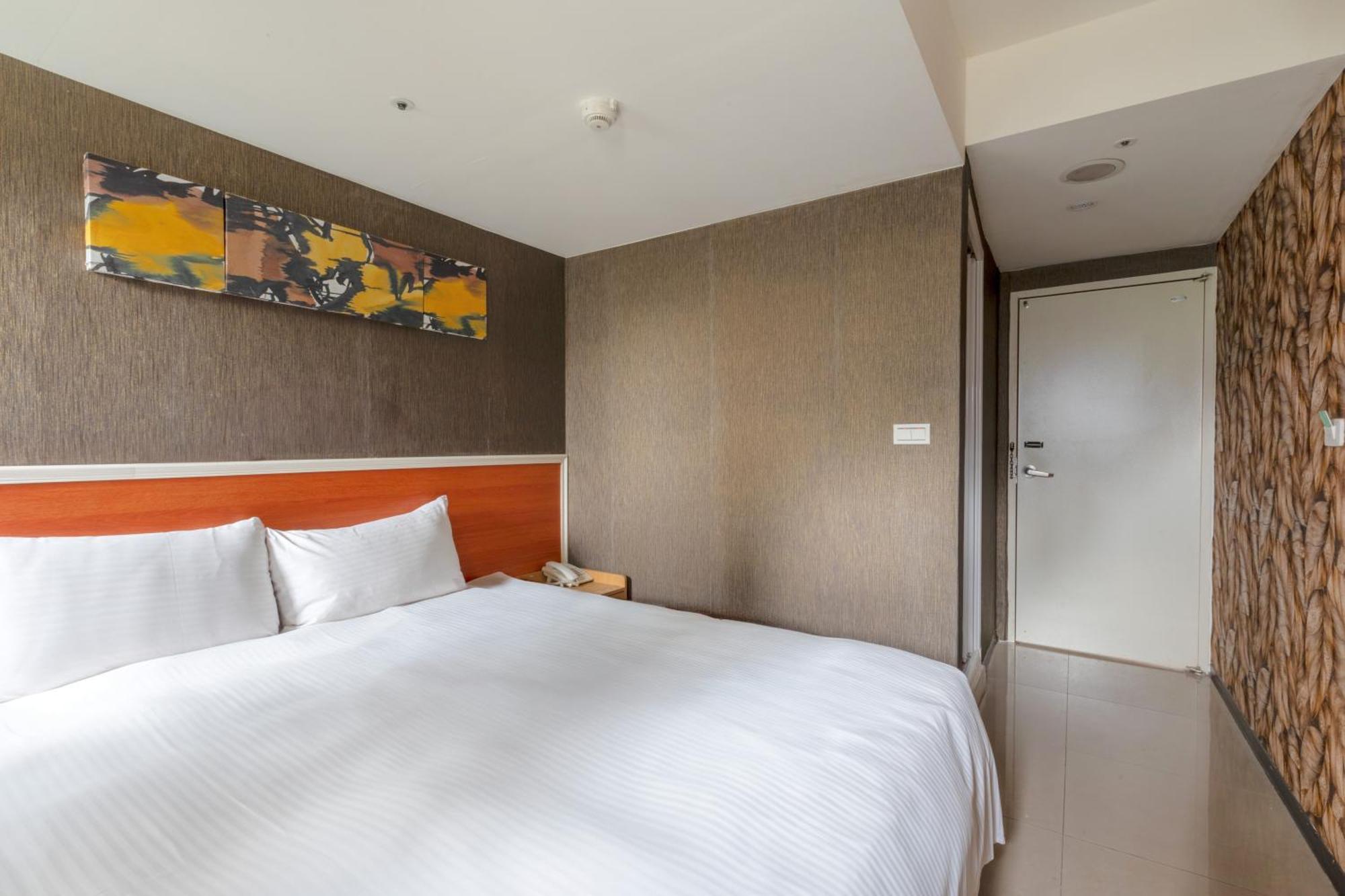 E Lim Hotel Чжунлі Екстер'єр фото