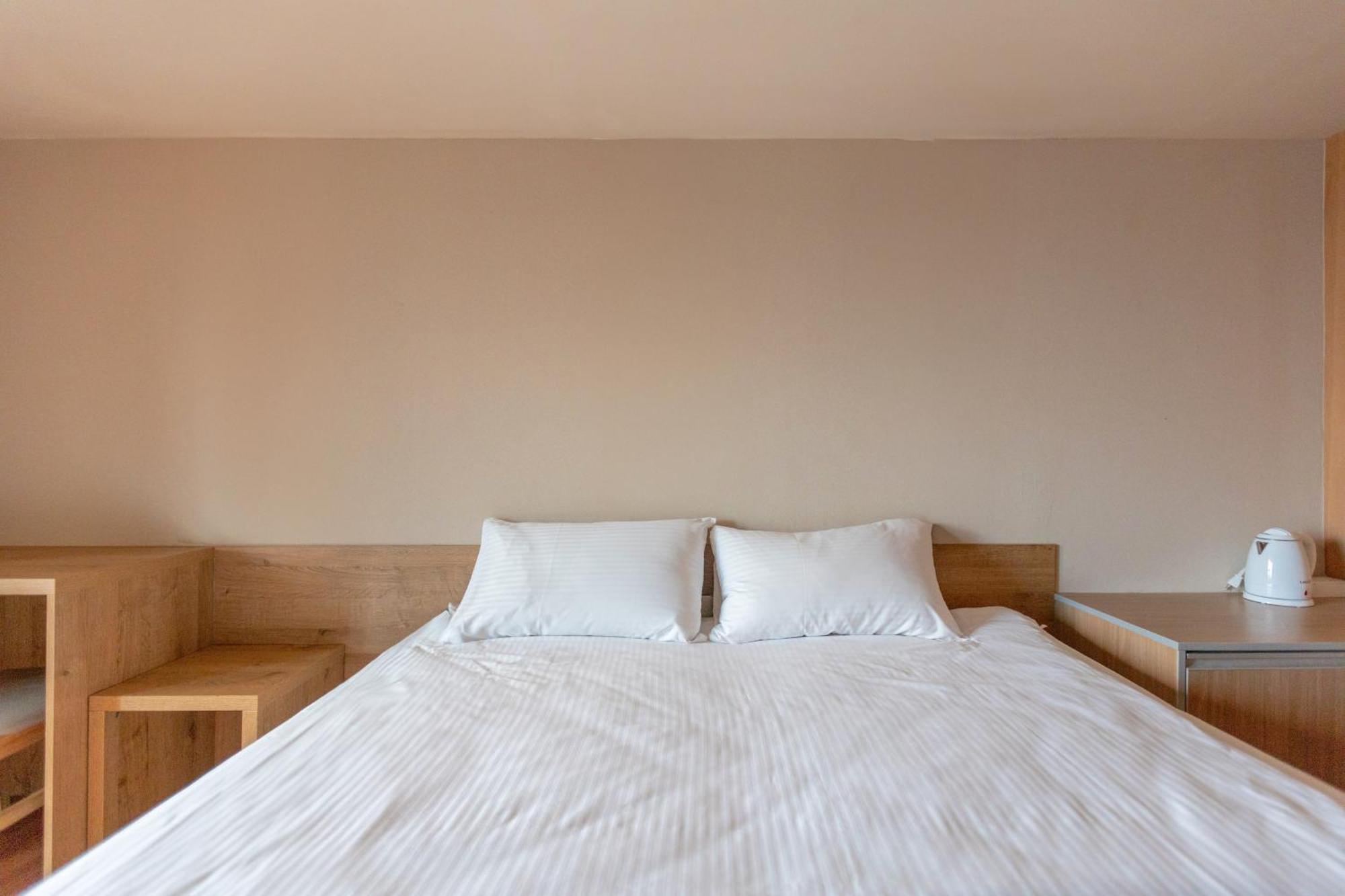 E Lim Hotel Чжунлі Номер фото