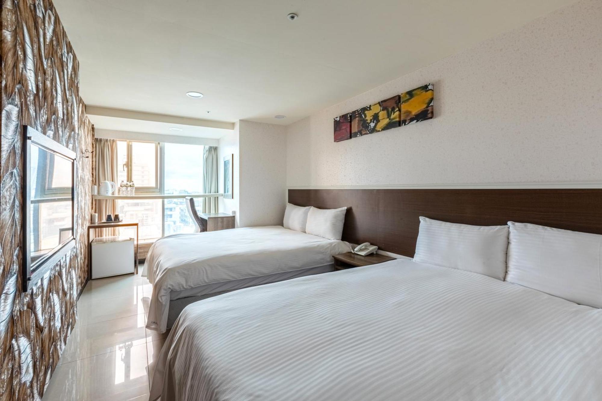 E Lim Hotel Чжунлі Екстер'єр фото