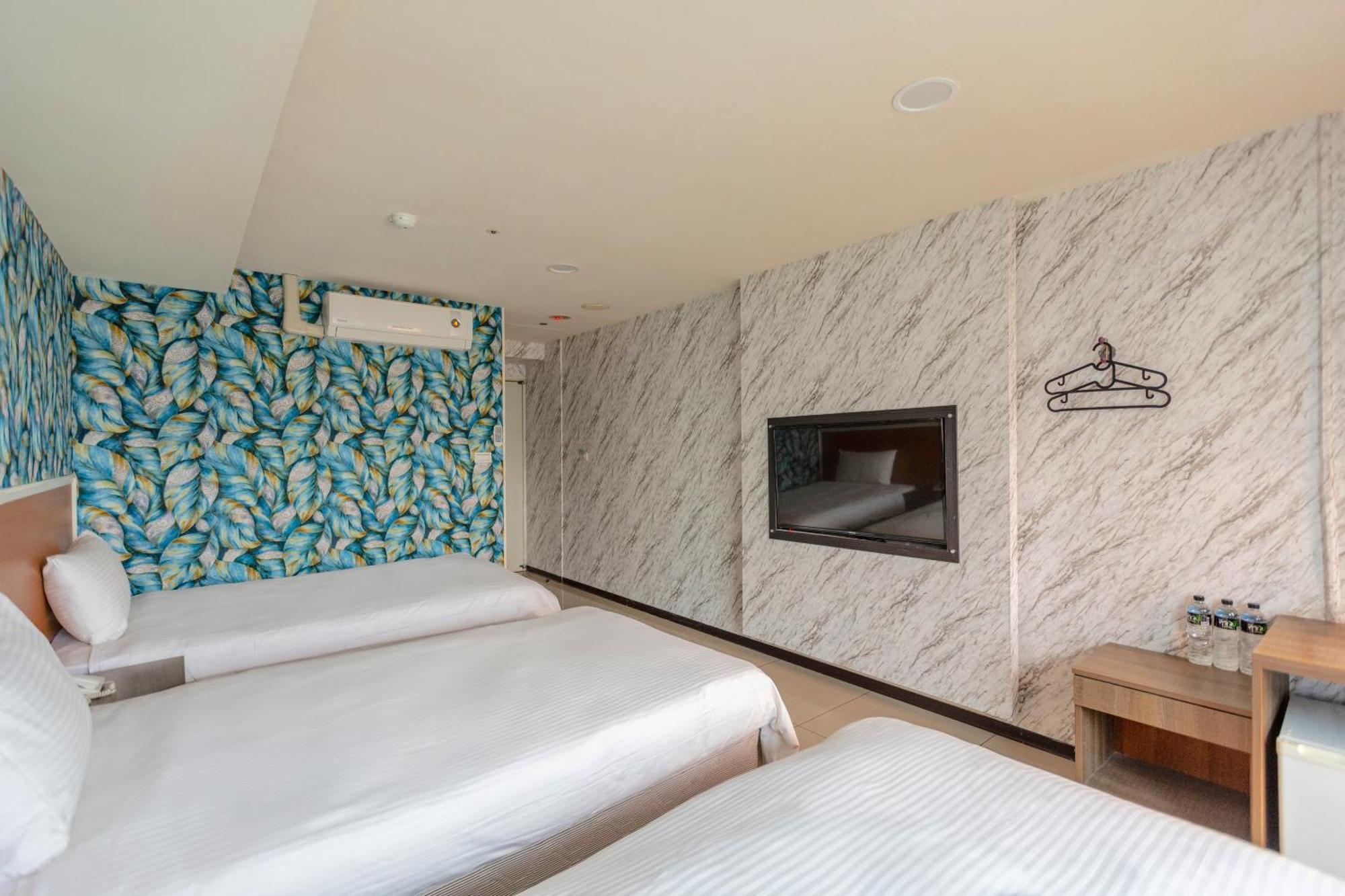E Lim Hotel Чжунлі Номер фото