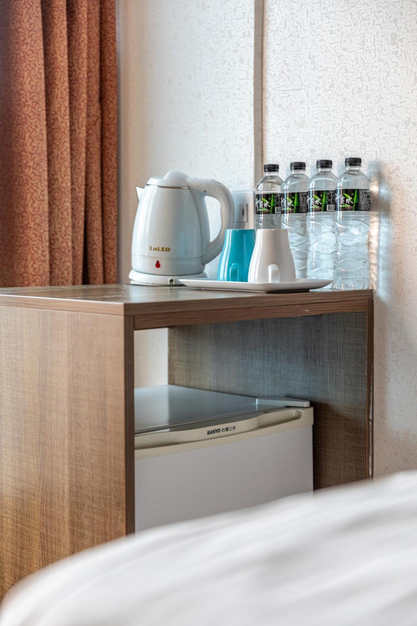 E Lim Hotel Чжунлі Екстер'єр фото