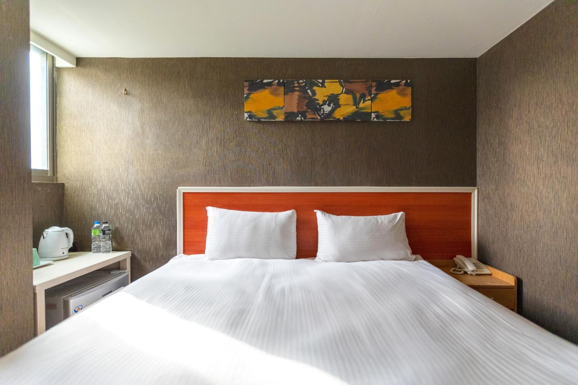 E Lim Hotel Чжунлі Екстер'єр фото