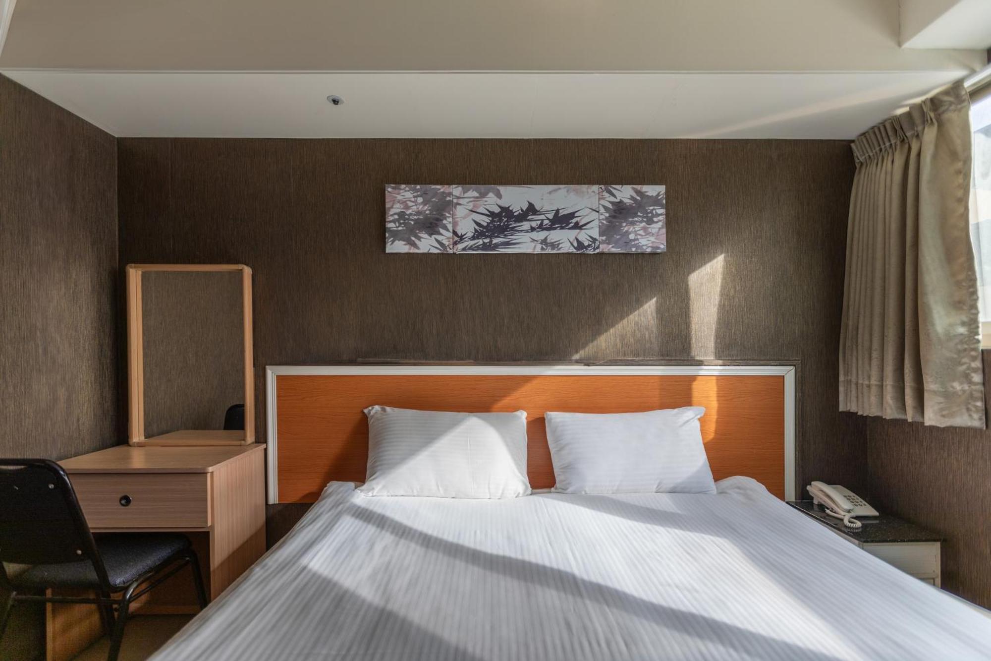 E Lim Hotel Чжунлі Екстер'єр фото